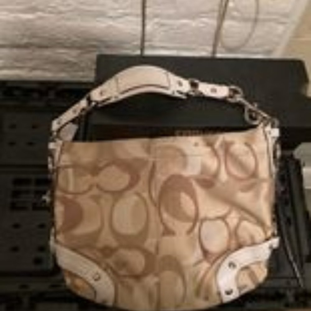 like new coach carly purse